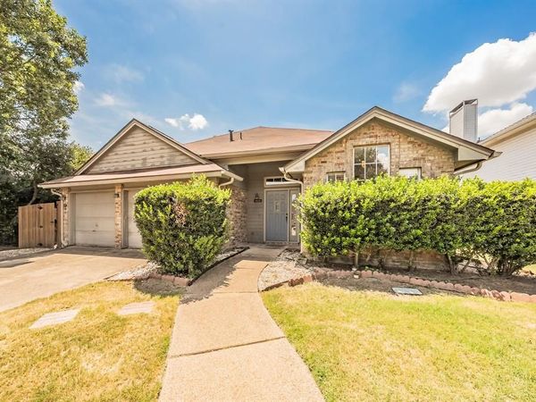 4631 Essex Drive , Grand Prairie, TX 75052