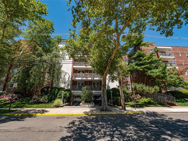 100 Brooklyn Avenue , Unit 2R, Freeport, NY 11520