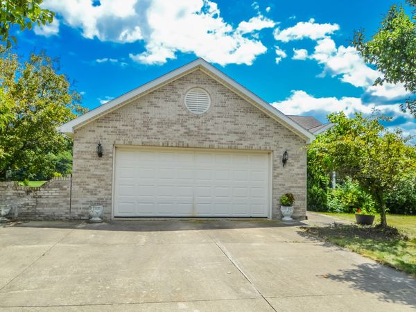 1190 E Case Boulevard, Albany, IN 47320