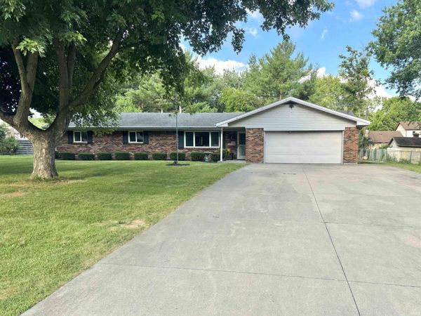 902 Pavalion Drive, Kokomo, IN 46901