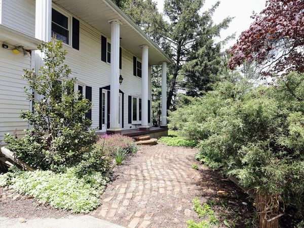 818 S Freer Road, Chelsea, MI 48118