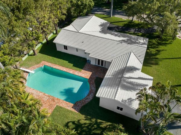 2500 Sunset Dr , Miami Beach, FL 33140