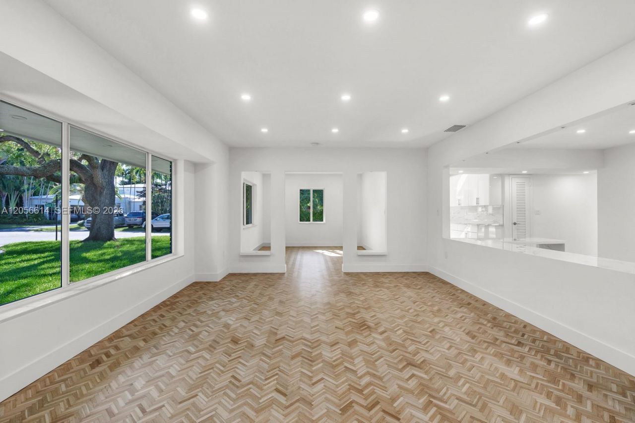 2500 Sunset Dr , Miami Beach, FL 33140 Photo