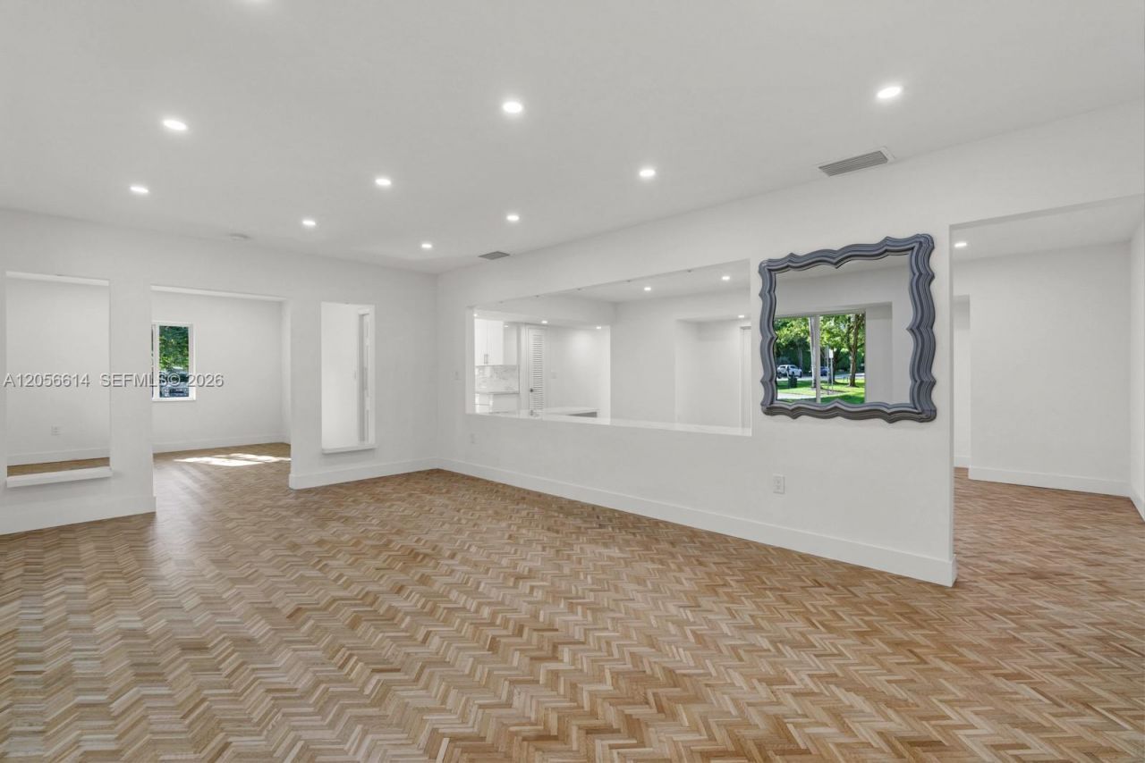 2500 Sunset Dr , Miami Beach, FL 33140 Photo