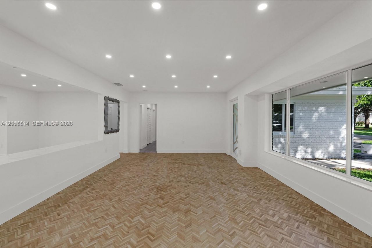 2500 Sunset Dr , Miami Beach, FL 33140 Photo