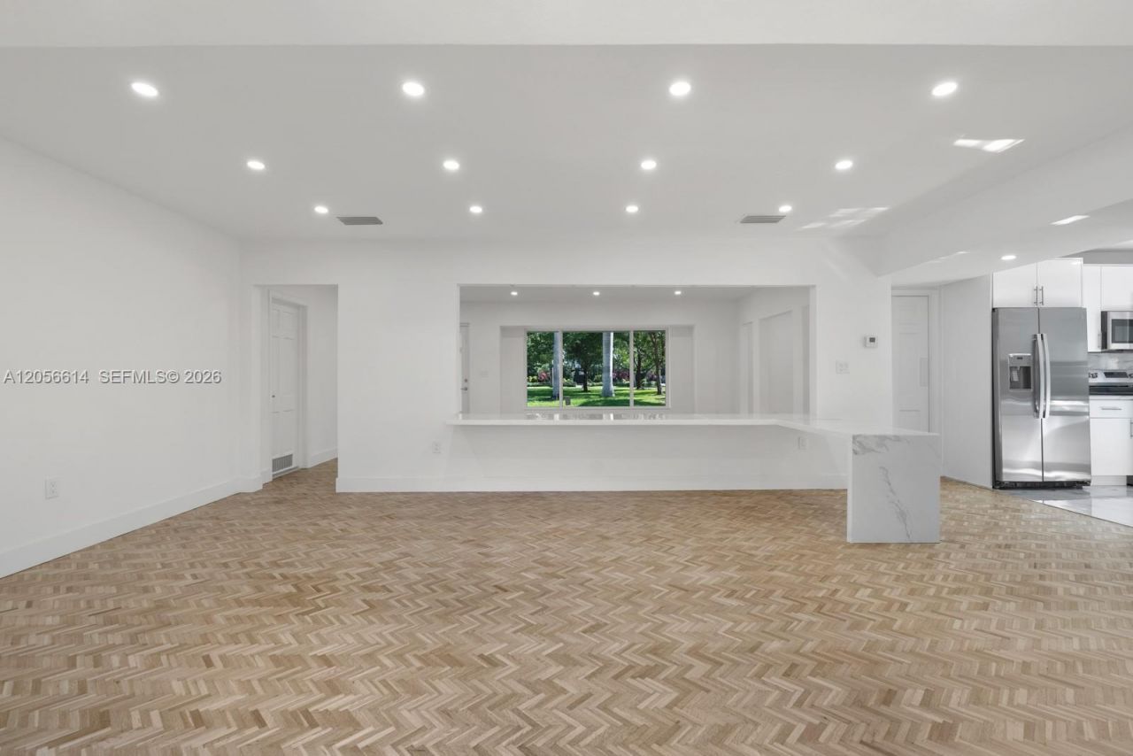 2500 Sunset Dr , Miami Beach, FL 33140 Photo