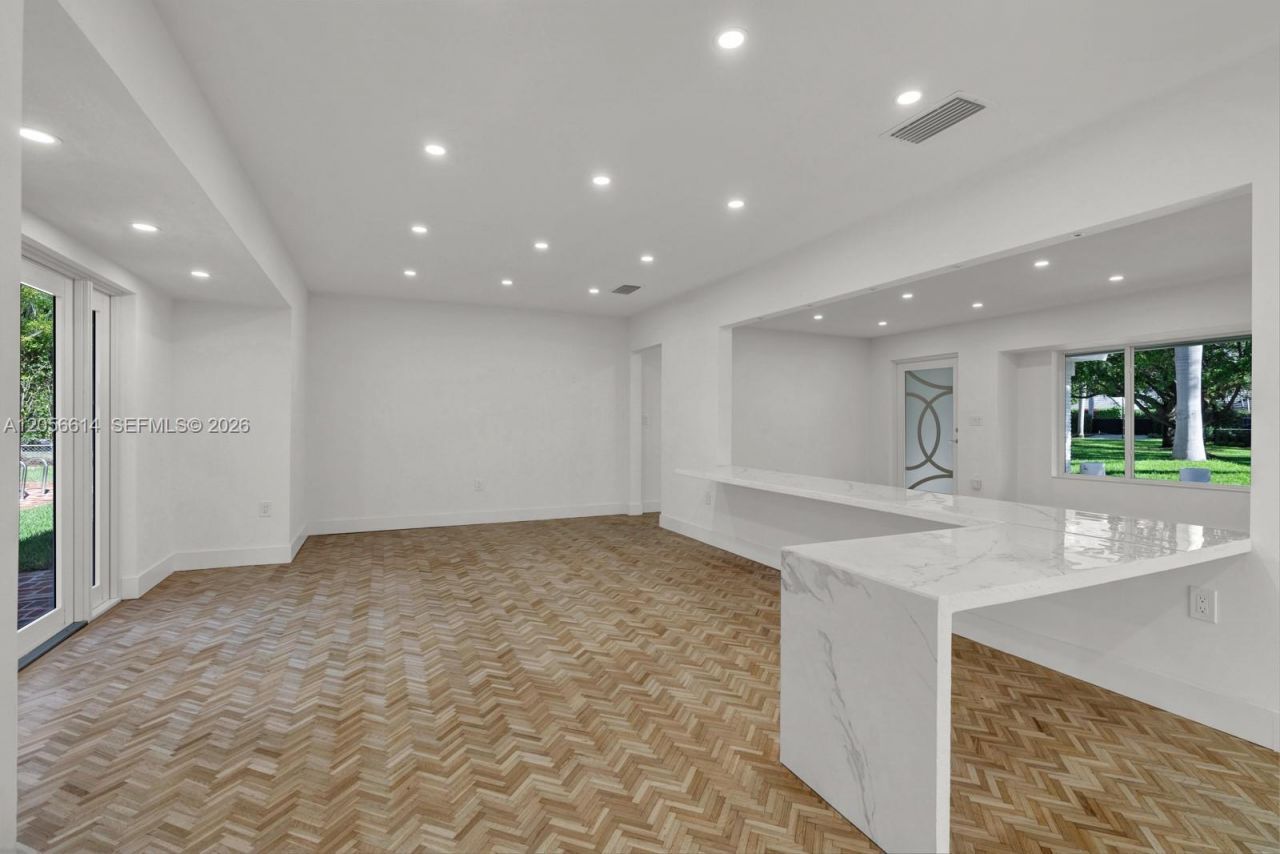 2500 Sunset Dr , Miami Beach, FL 33140 Photo