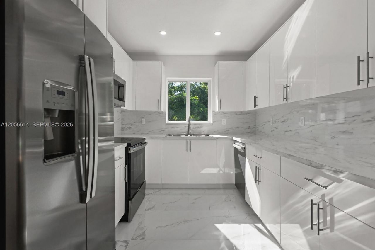 2500 Sunset Dr , Miami Beach, FL 33140 Photo