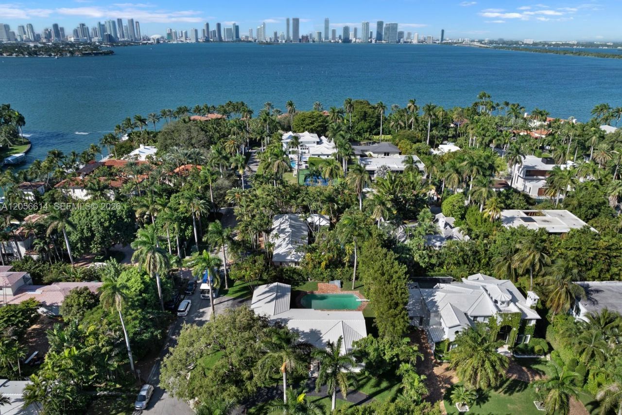 2500 Sunset Dr , Miami Beach, FL 33140 Photo