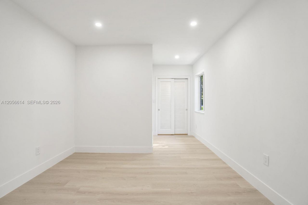2500 Sunset Dr , Miami Beach, FL 33140 Photo