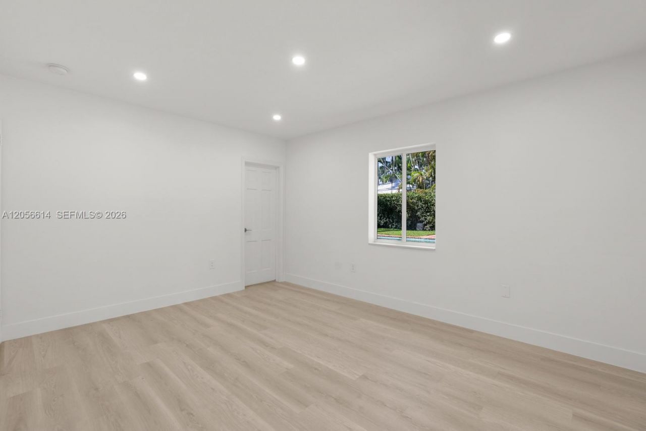 2500 Sunset Dr , Miami Beach, FL 33140 Photo