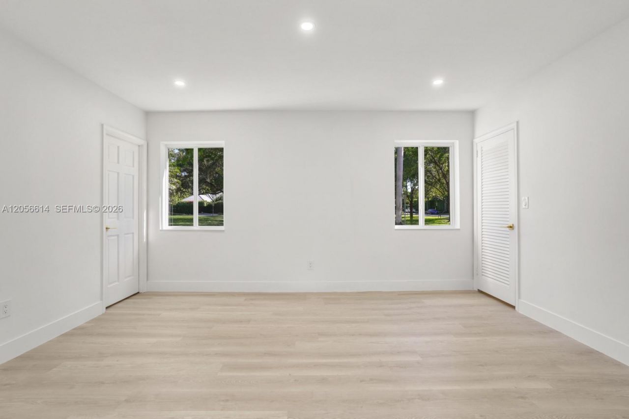 2500 Sunset Dr , Miami Beach, FL 33140 Photo
