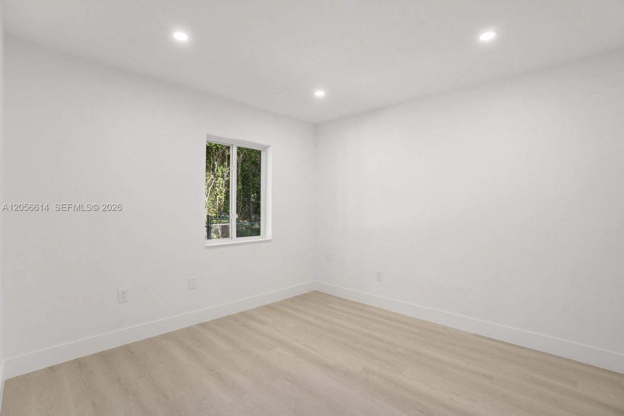 2500 Sunset Dr , Miami Beach, FL 33140 Photo