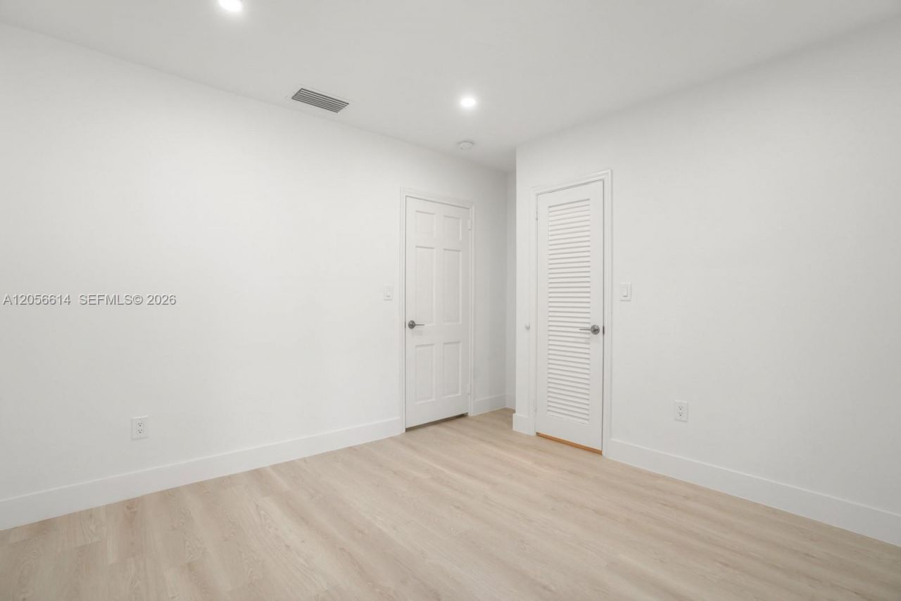 2500 Sunset Dr , Miami Beach, FL 33140 Photo