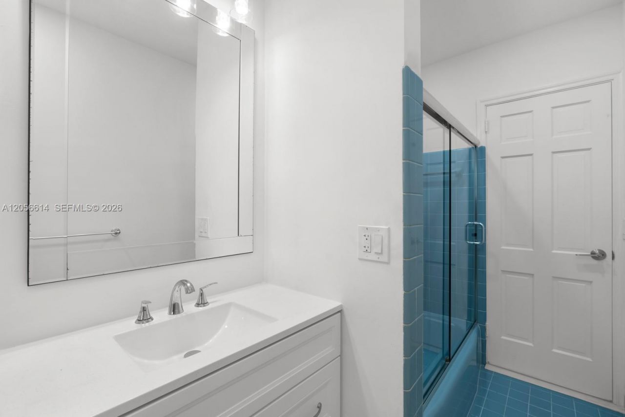 2500 Sunset Dr , Miami Beach, FL 33140 Photo