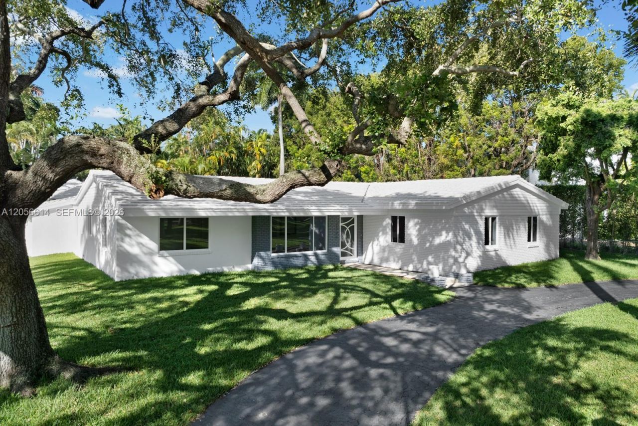 2500 Sunset Dr , Miami Beach, FL 33140 Photo