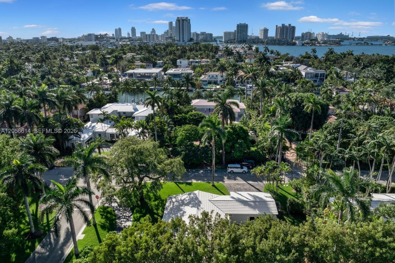 2500 Sunset Dr , Miami Beach, FL 33140 Photo