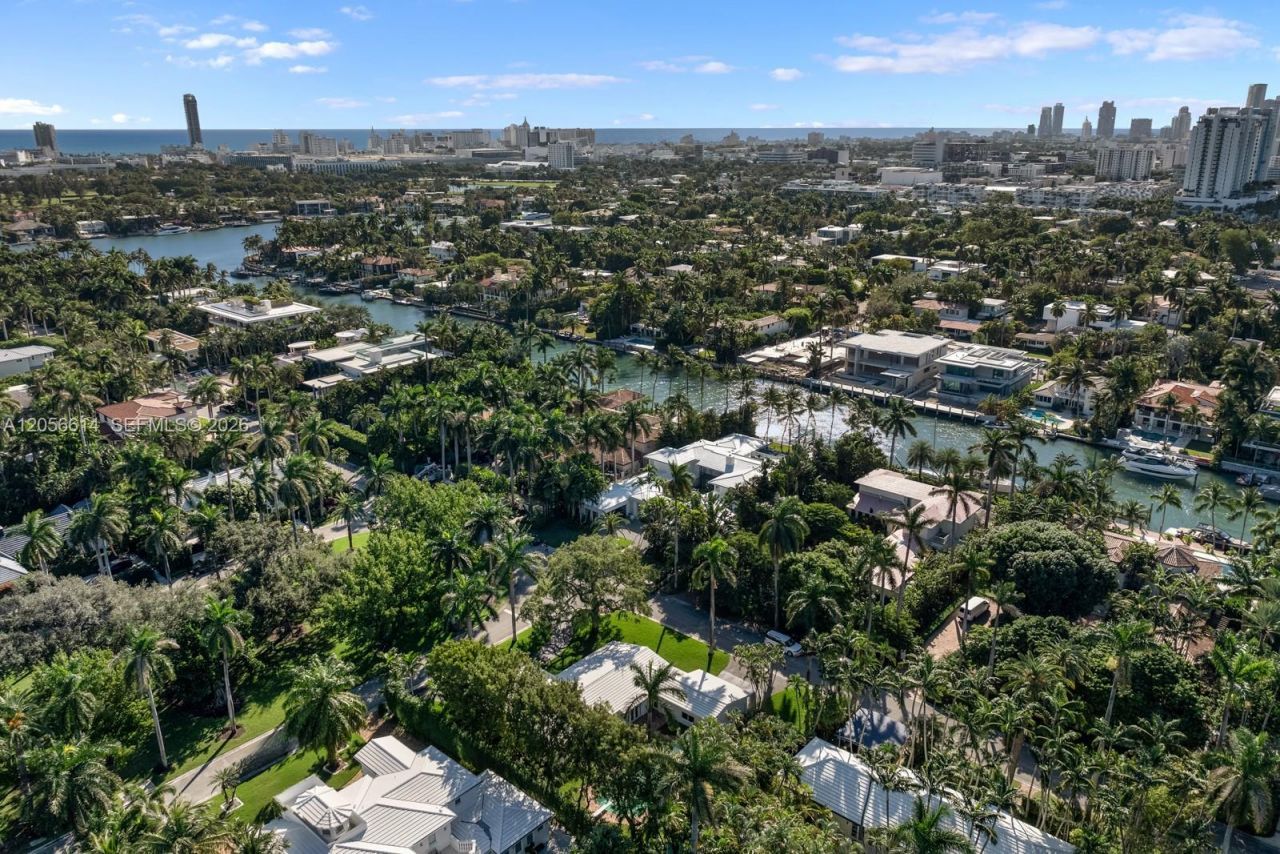 2500 Sunset Dr , Miami Beach, FL 33140 Photo