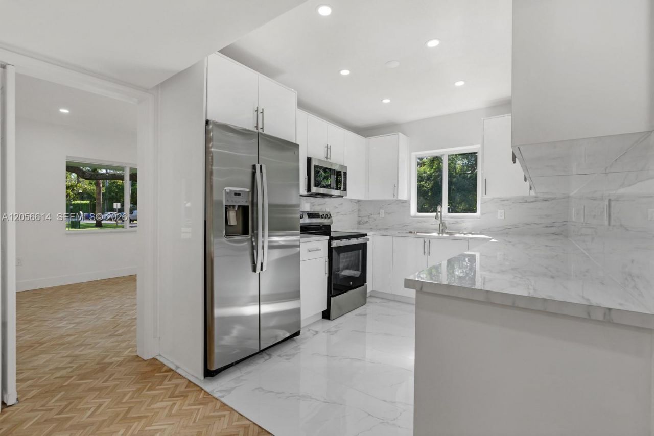 2500 Sunset Dr , Miami Beach, FL 33140 Photo