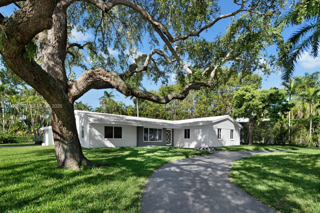 2500 Sunset Dr , Miami Beach, FL 33140 Photo