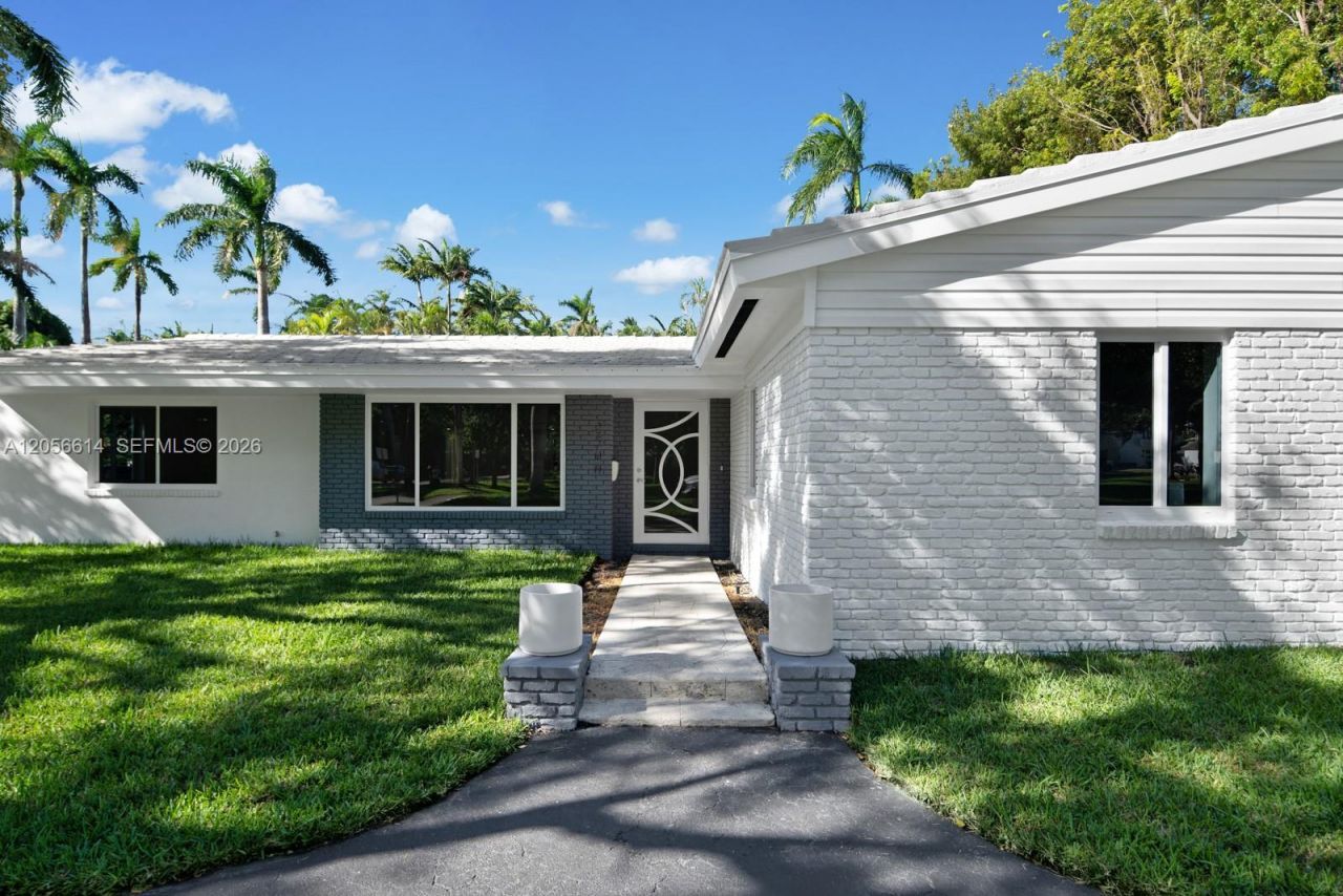 2500 Sunset Dr , Miami Beach, FL 33140 Photo