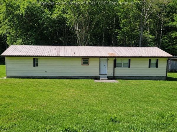 144 Harvey Creek Road, Hamlin, WV 25523