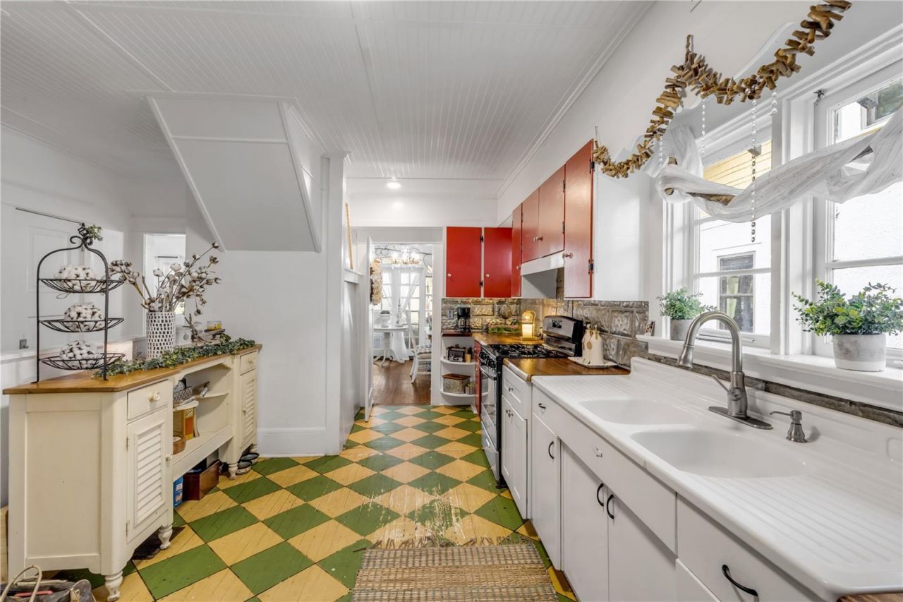 407 Magnolia Street, New Smyrna Beach, FL 32168 Photo