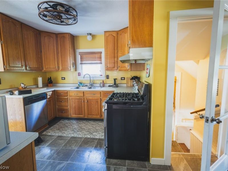 290 Cooper Foster Park Road W, Lorain, OH 44053 Photo 4