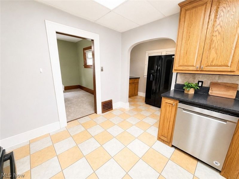 684 Dayton Street, Akron, OH 44310 Photo 14