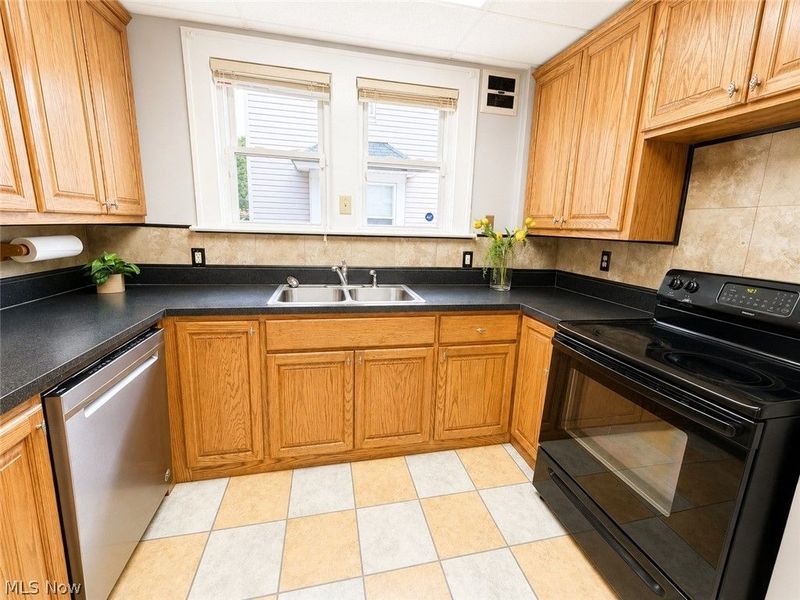 684 Dayton Street, Akron, OH 44310 Photo 16