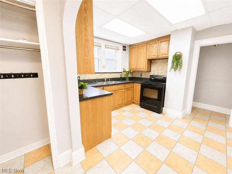 684 Dayton Street, Akron, OH 44310 Photo 29