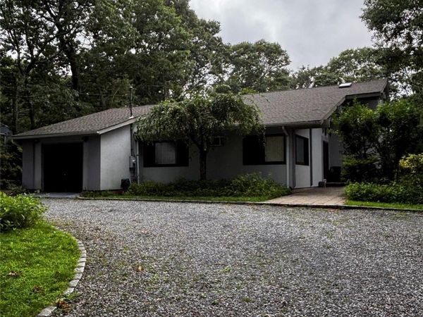 17 Columbine Avenue S, Hampton Bays, NY 11946