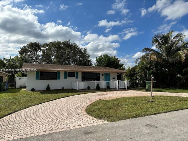 7880 NW 11th St , Pembroke Pines, FL 33024