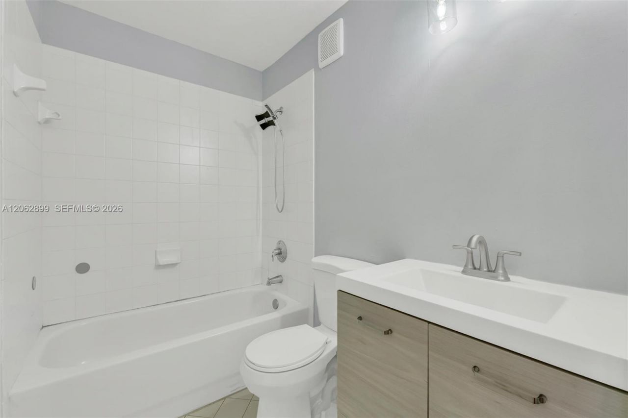 2910 SE 13th Rd , Unit 205-44, Homestead, FL 33035 Photo