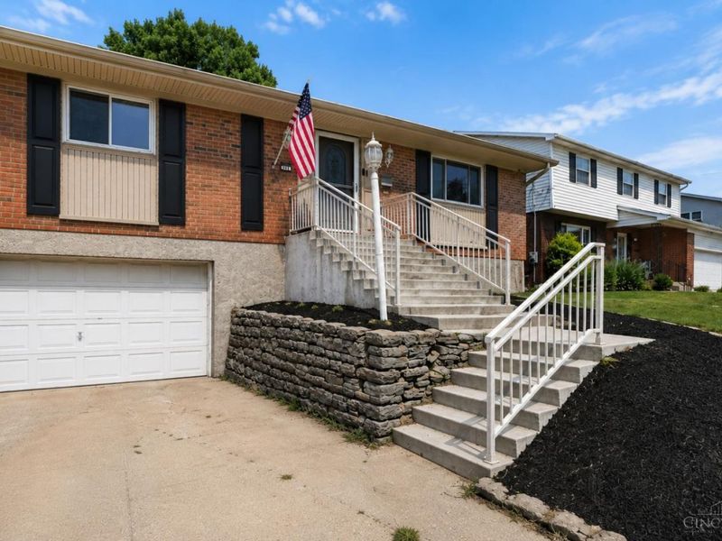 511 Milgin Drive, Delhi Twp, OH 45238 Photo 3