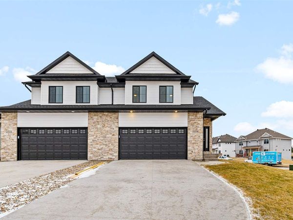 1405 Winterberry Ln, North Liberty, IA 52317