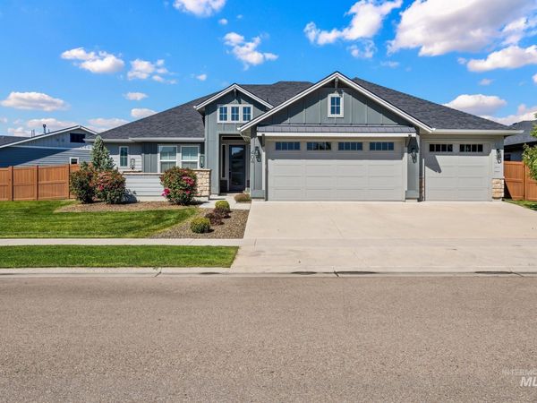 404 S Aspen Lakes Way, Star, ID 83669