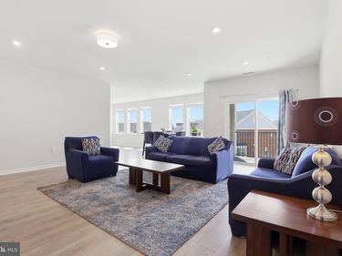 700 MOUNT AIRY TERRACE NE , Unit 301, LEESBURG, VA 20176