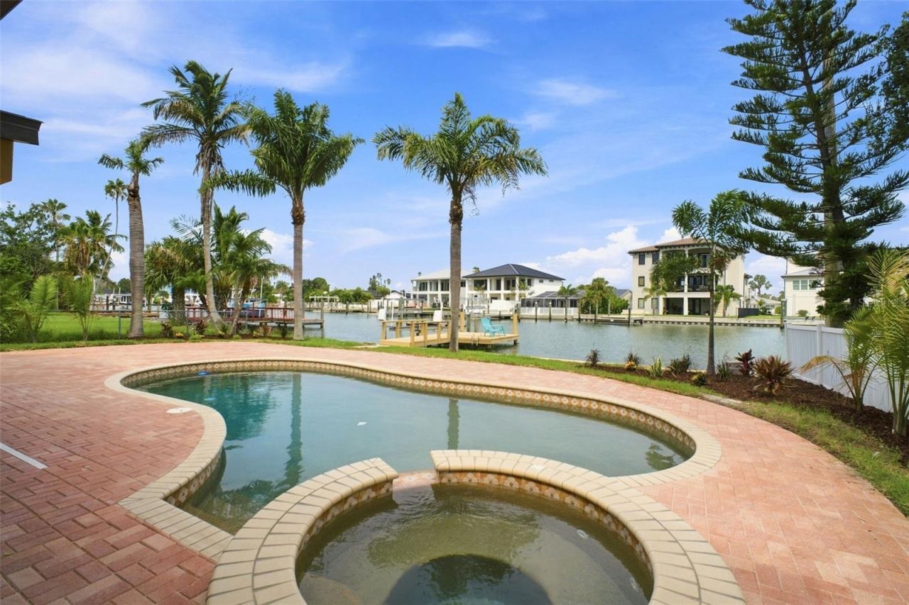 15918 Redington Drive, Redington Beach, FL 33708 Photo