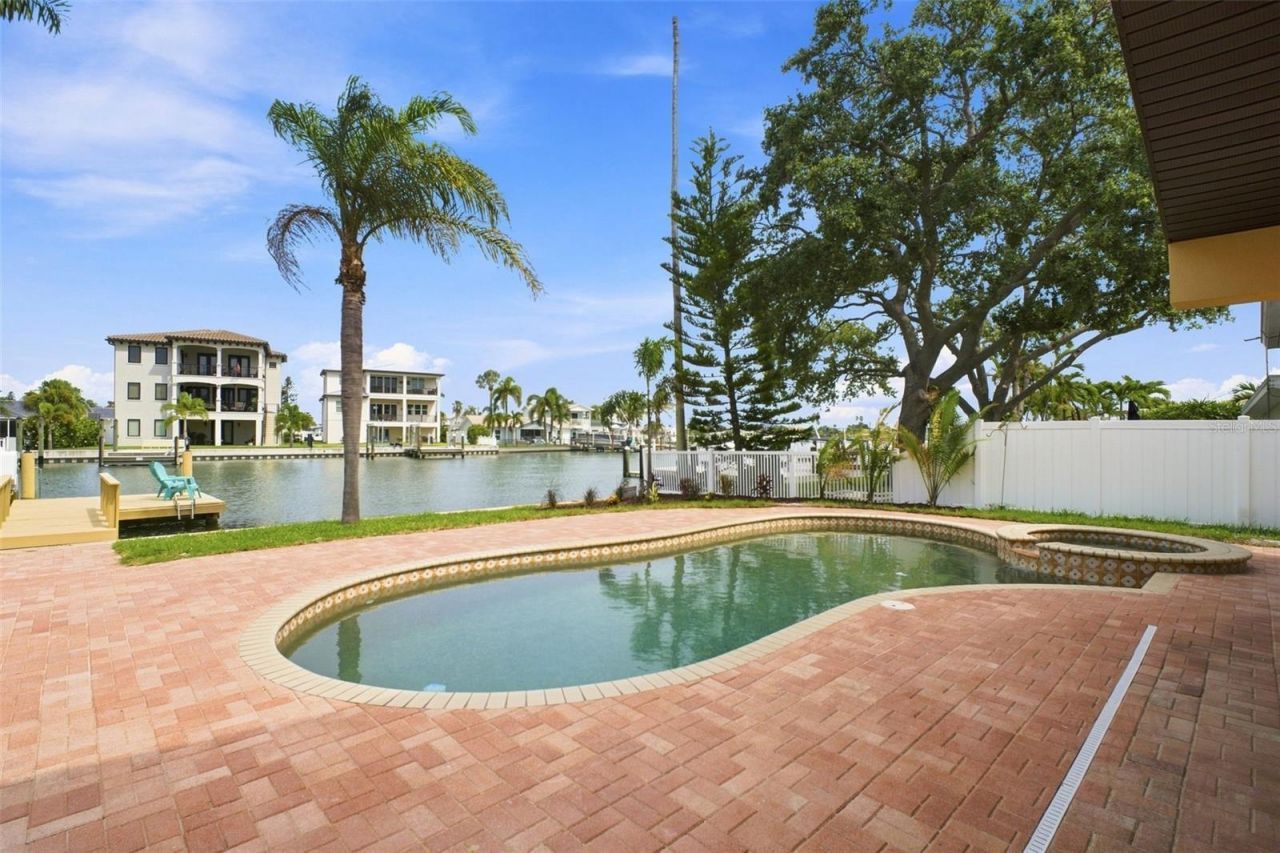 15918 Redington Drive, Redington Beach, FL 33708 Photo