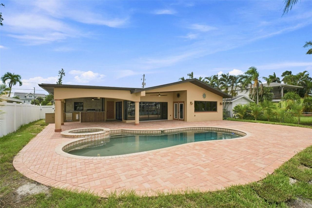 15918 Redington Drive, Redington Beach, FL 33708 Photo