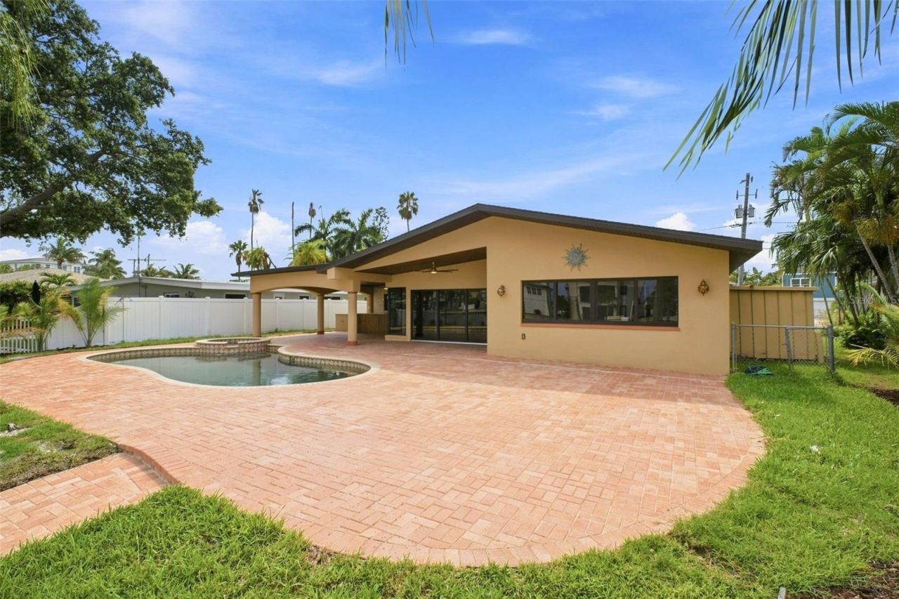 15918 Redington Drive, Redington Beach, FL 33708 Photo