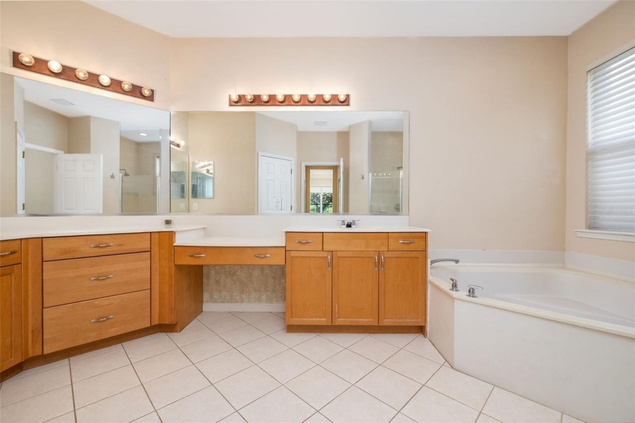 314 W Lake Victoria Circle, Deland, FL 32724 Photo