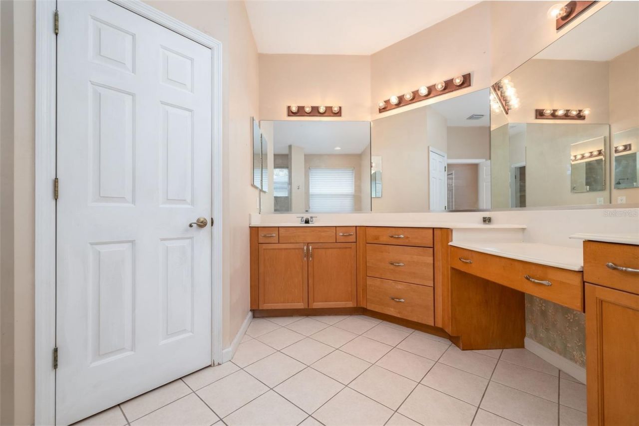 314 W Lake Victoria Circle, Deland, FL 32724 Photo