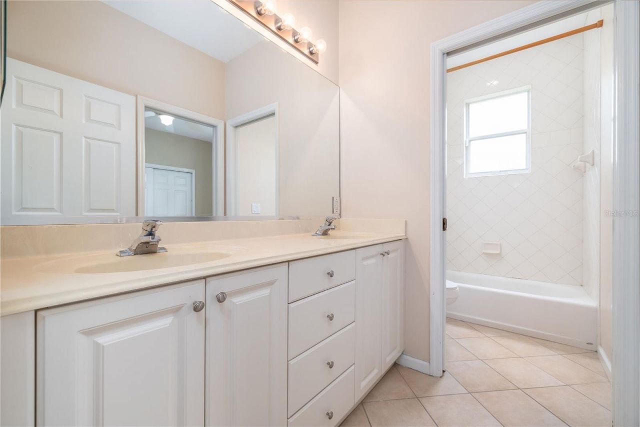 314 W Lake Victoria Circle, Deland, FL 32724 Photo
