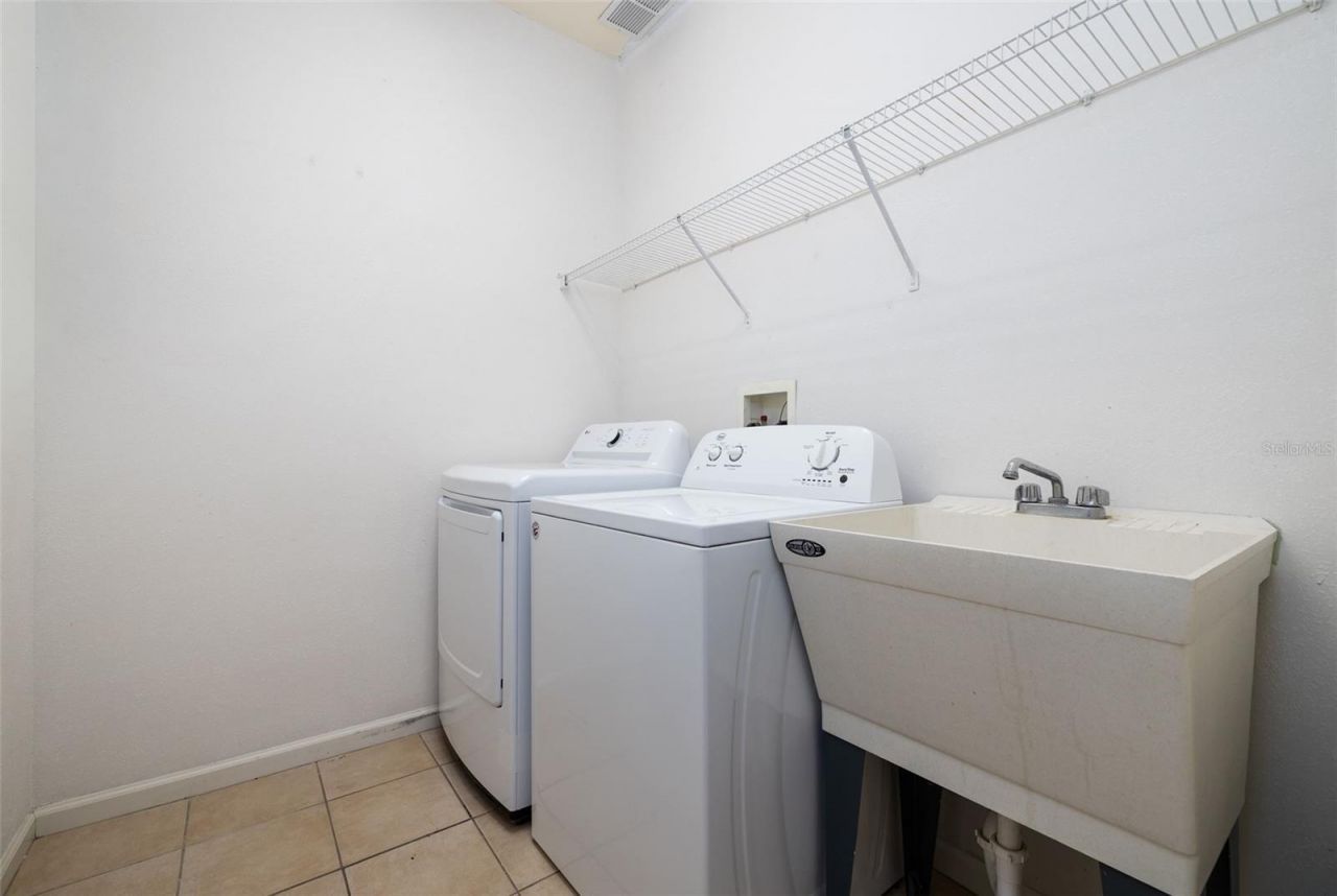314 W Lake Victoria Circle, Deland, FL 32724 Photo