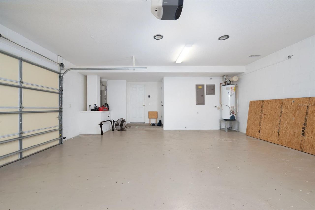 314 W Lake Victoria Circle, Deland, FL 32724 Photo