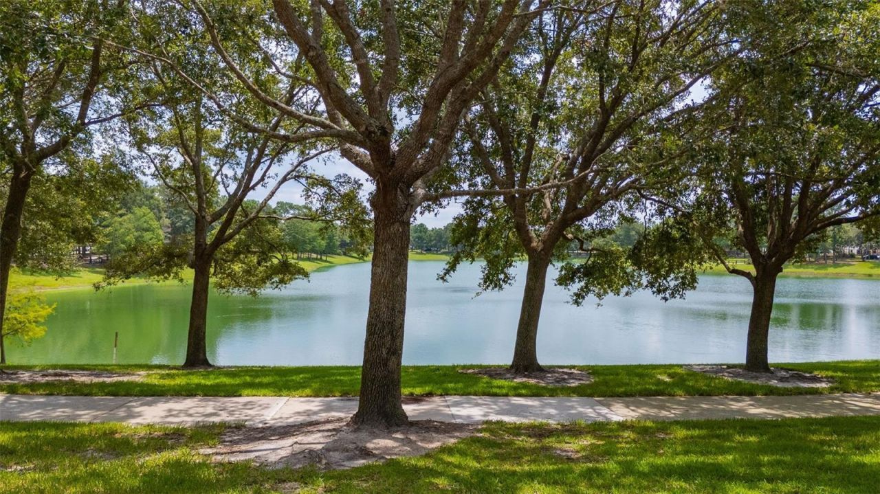 314 W Lake Victoria Circle, Deland, FL 32724 Photo
