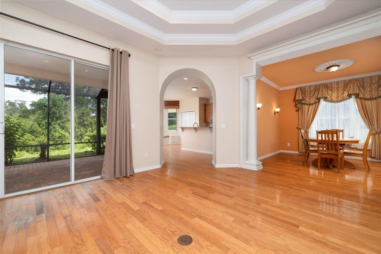 314 W Lake Victoria Circle, Deland, FL 32724 Photo