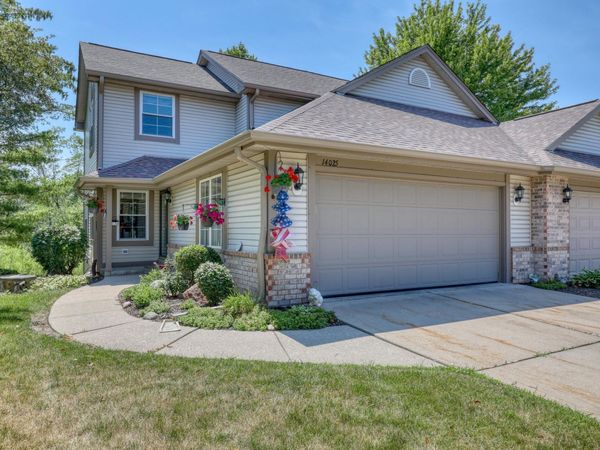 14025 W Lenox Dr, New Berlin, WI 53151